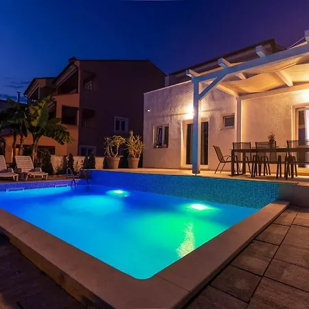 Deluxe Valbruna Villa