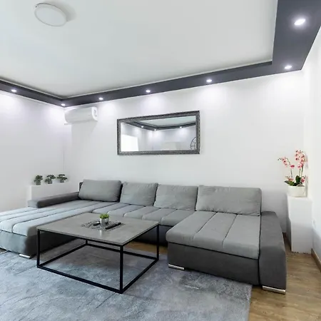 Deluxe Valbruna Villa